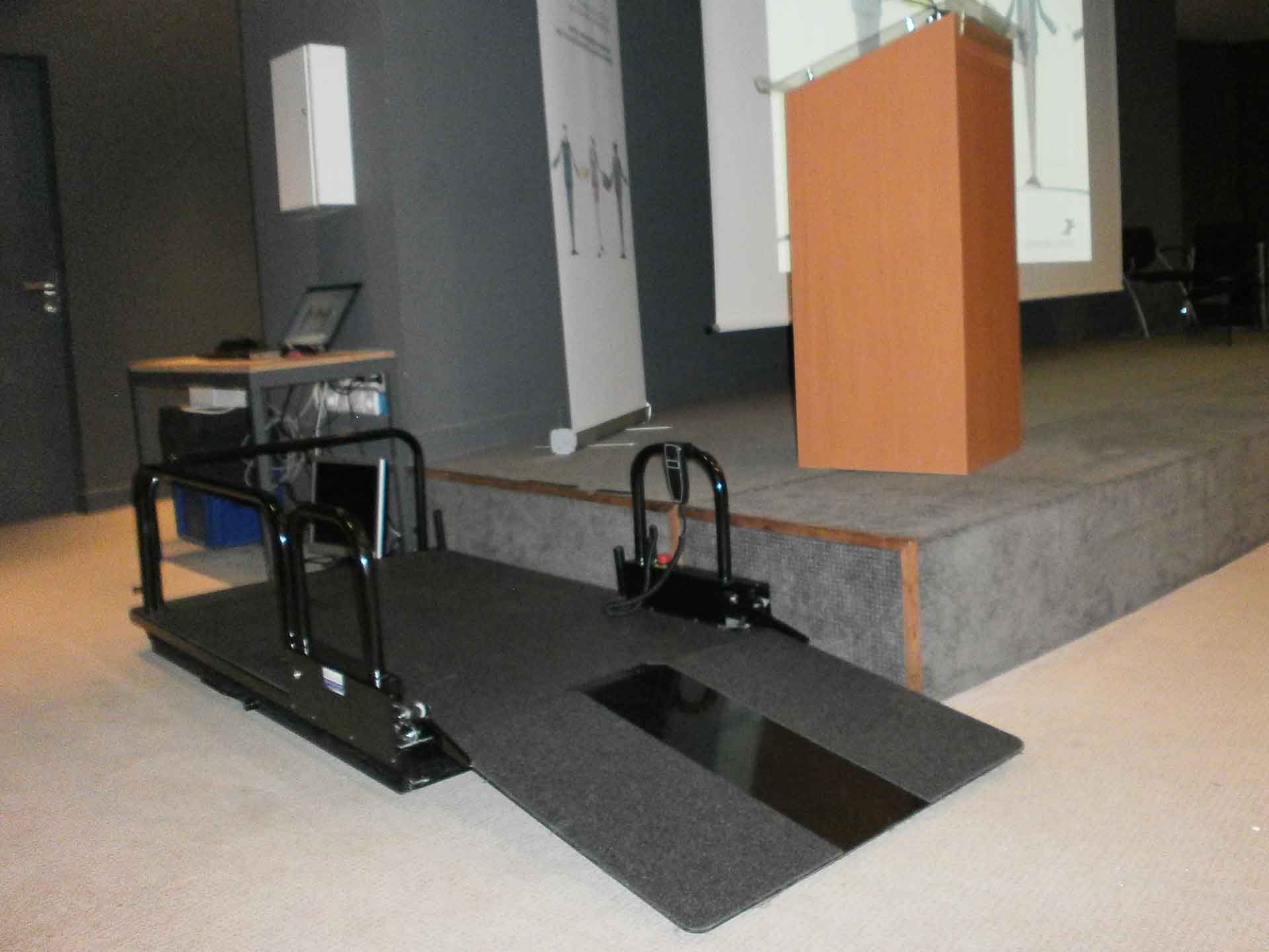 Rent electric elevator platforms for the disabled and the handicapped, ideal for events, trade shows, seminars, shows in France