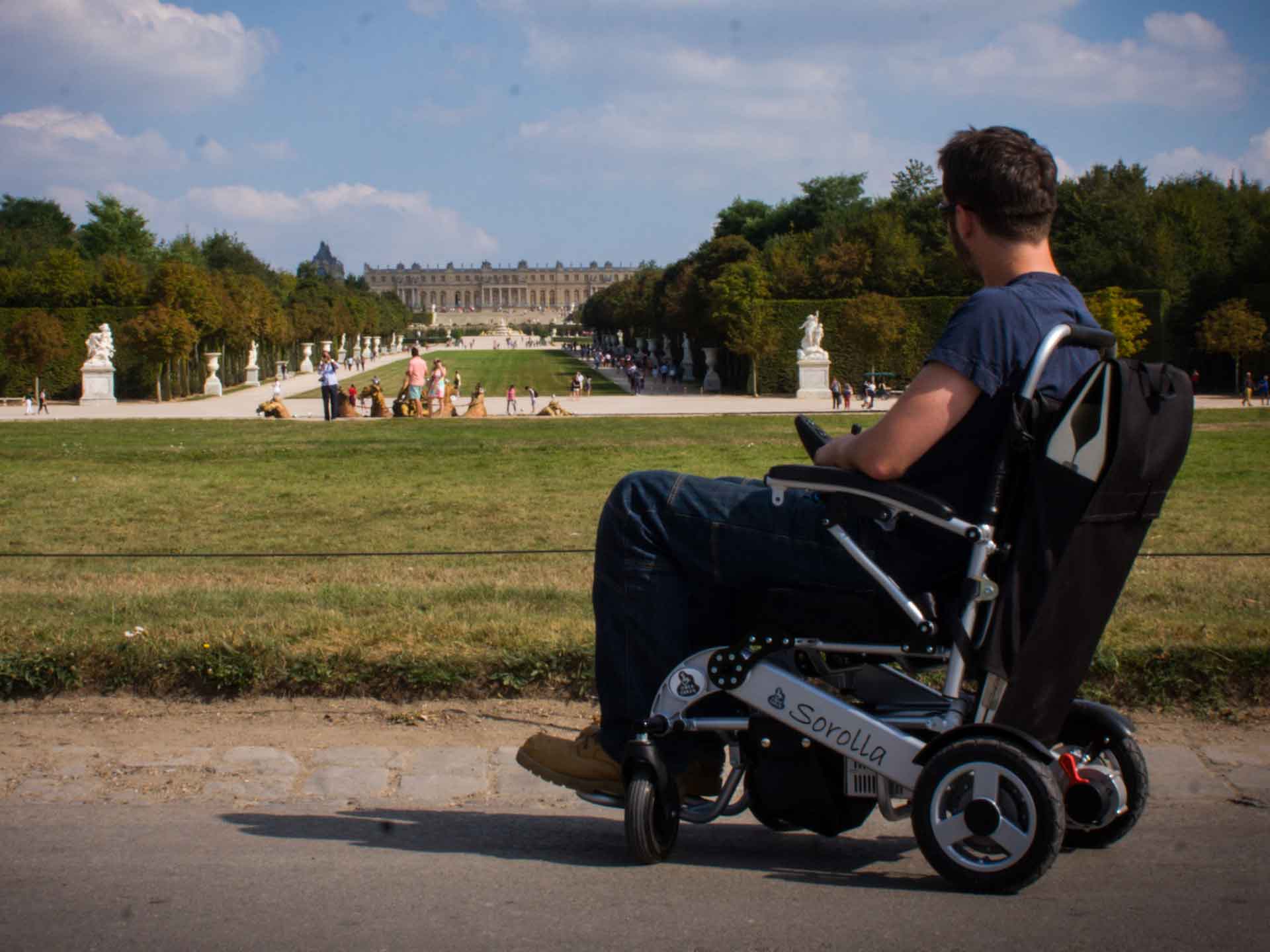 Electric wheelchair rental for the handicapped - Ideal for tourism and visiting Paris or France