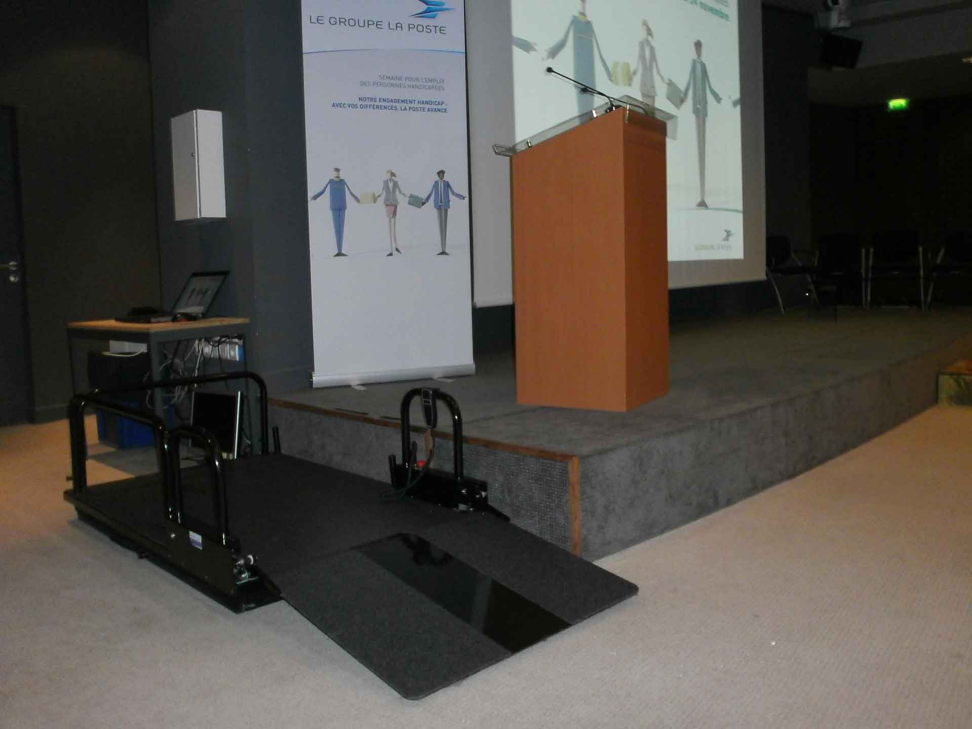 Rent an electric elevator platform for the disabled and the handicapped, ideal for events, trade shows, seminars, shows in France