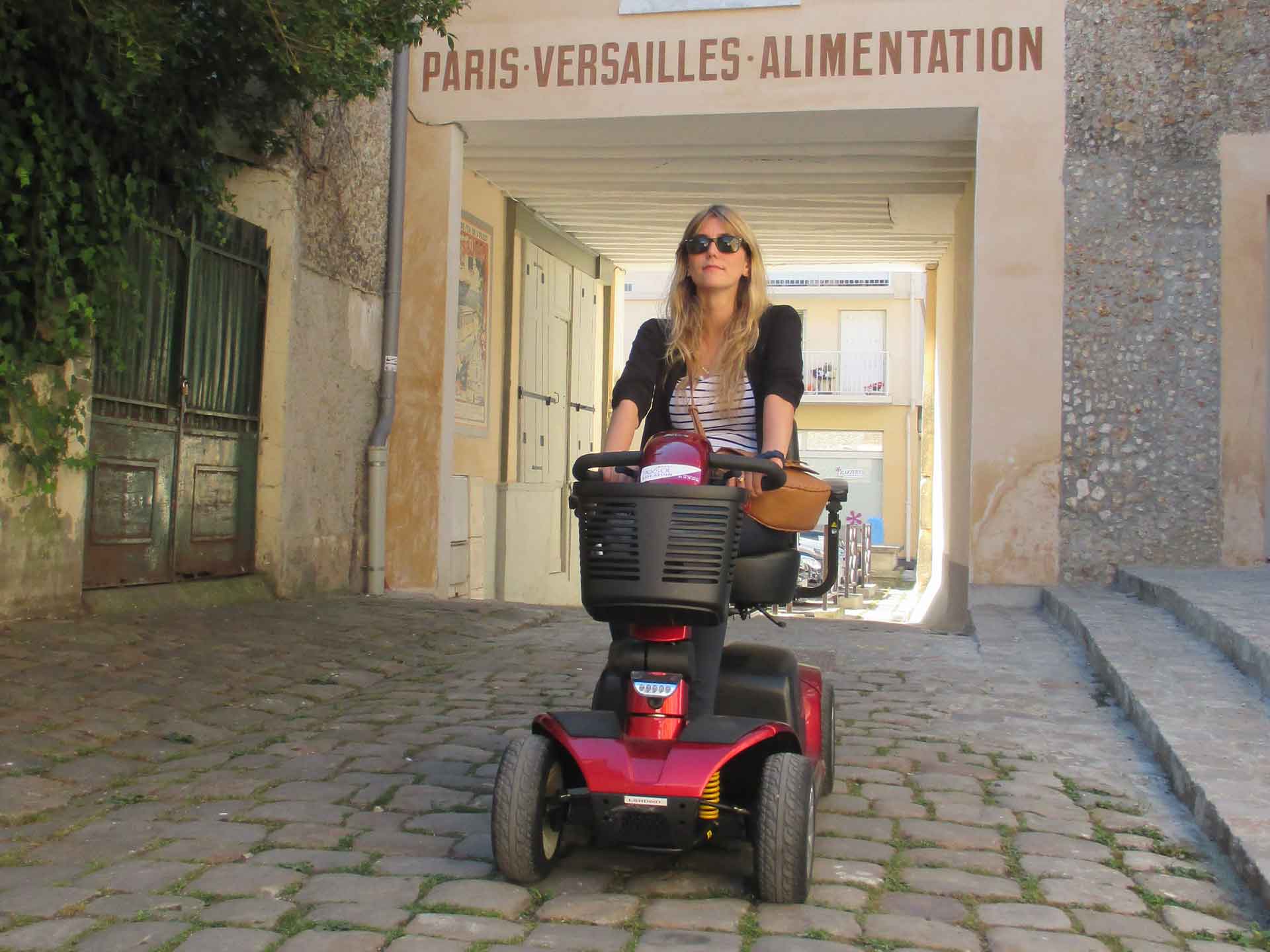 Hire an electric mobility scooter for the handicapped - Ideal for tourism and visiting in France