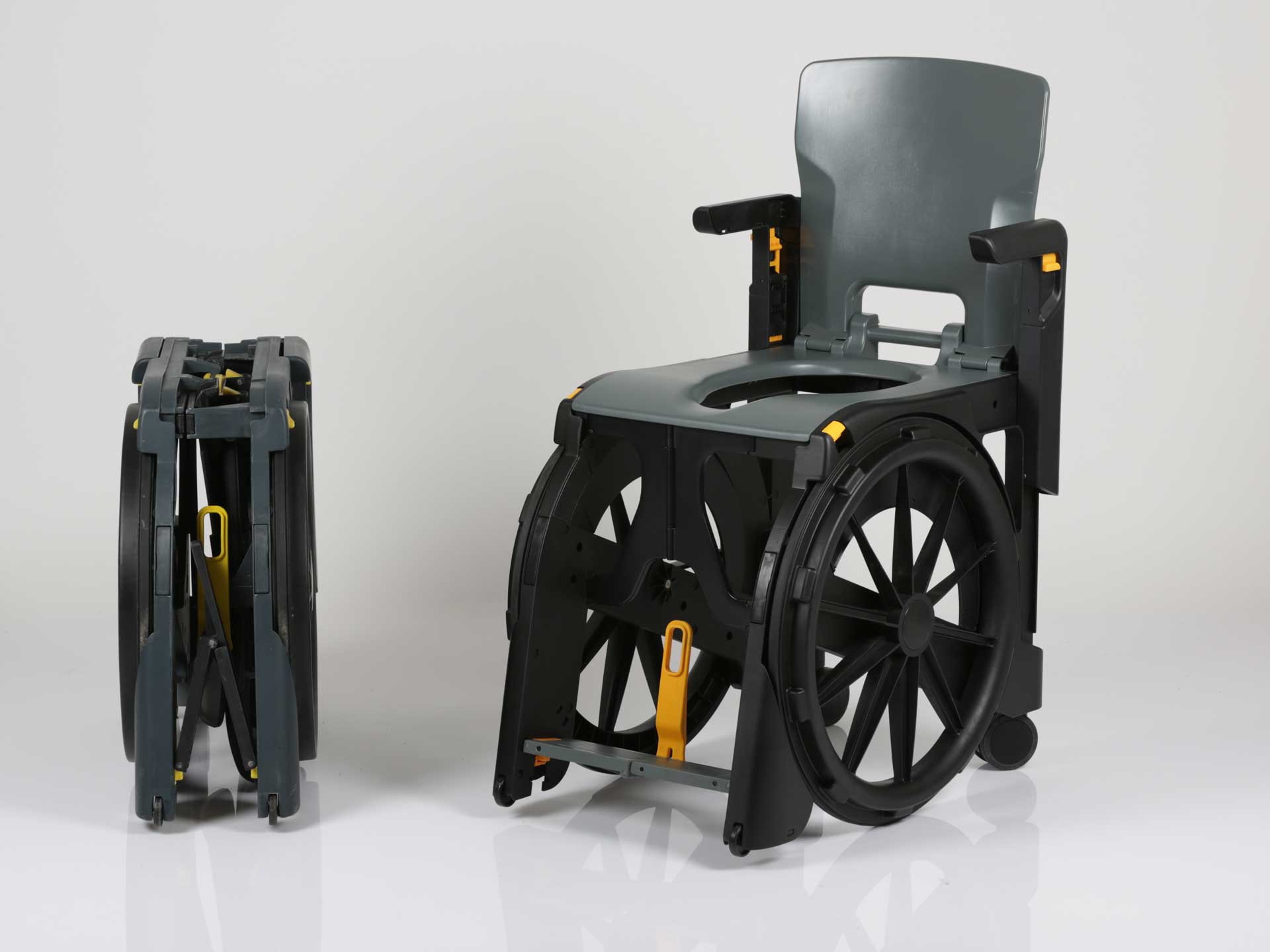 Wheelable plastic folding commode chair hire