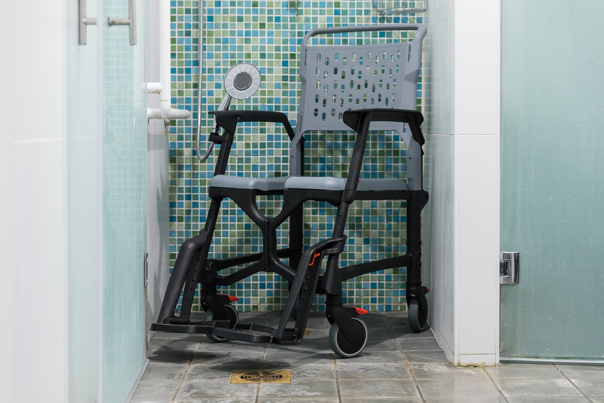 Rent a wheelchair Bathmobile in Paris