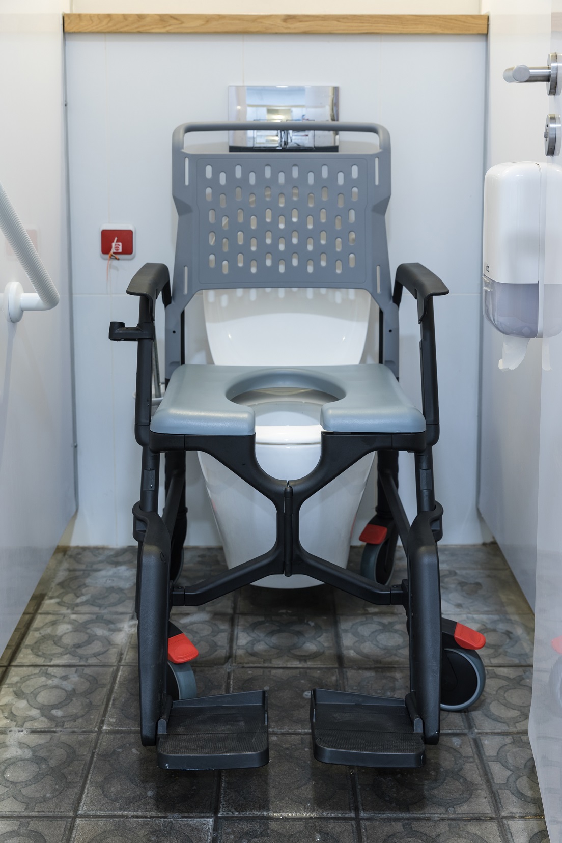 Rent a wheelchair Bathmobile in Paris